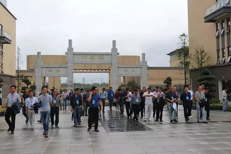 自貢衡中|62名校長(zhǎng)來(lái)?？疾煊^摩