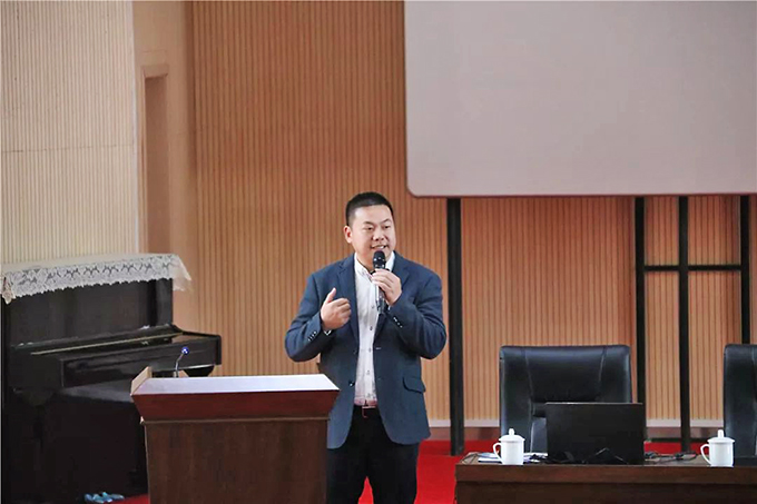 張?zhí)炫喽麻L發(fā)表主題演講